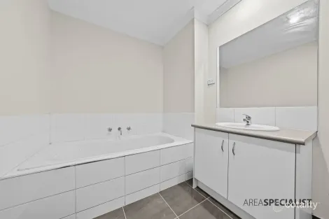 Property photo of 48 Valencia Circuit Cranbourne VIC 3977