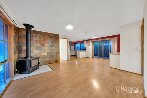Property photo of 10 Mayruck Rise Hampton Park VIC 3976