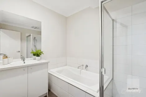 Property photo of 11/8 The Crossing Caroline Springs VIC 3023