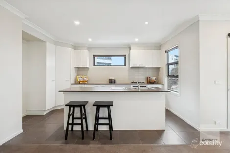 Property photo of 11/8 The Crossing Caroline Springs VIC 3023