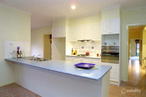 Property photo of 14 Flinders Chase Pakenham VIC 3810