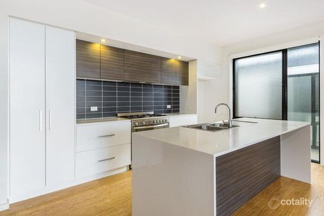 Property photo of 31 Muyan Circuit Burwood VIC 3125
