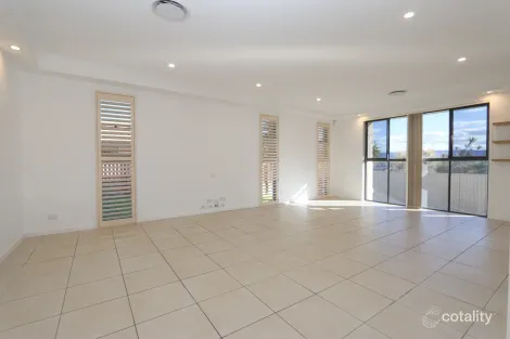 Property photo of 4 Kallaroo Crescent Ashmore QLD 4214