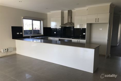 Property photo of 34 Selandra Boulevard Clyde North VIC 3978