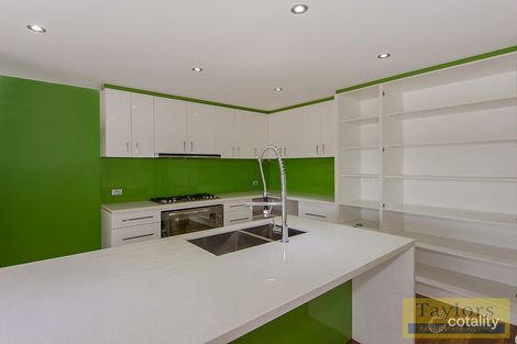 Property photo of 15 Boathouse Drive Caroline Springs VIC 3023