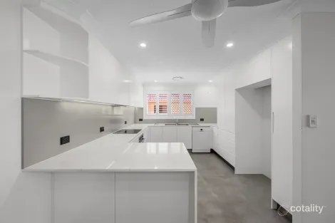 Property photo of 4 Camelot Crescent Hollywell QLD 4216