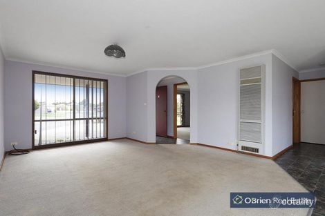 Property photo of 5 Curnow Court Cranbourne West VIC 3977