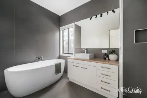 Property photo of 42 Liddesdale Grove Eltham North VIC 3095