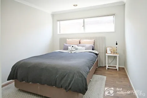 Property photo of 4 Scotland Circuit Cranbourne West VIC 3977