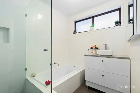 Property photo of 35 Woodvale Grove Rosebud VIC 3939