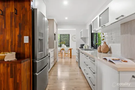Property photo of 30 Solandra Street Wynnum West QLD 4178