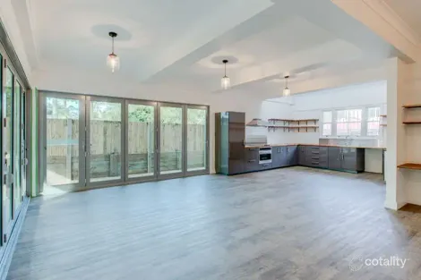 2/65 Railway Pde, Norman Park, QLD 4170