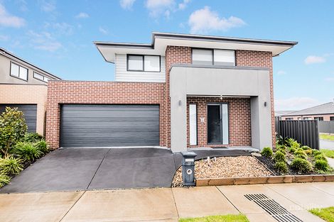 Property photo of 13 Canmore Street Cranbourne East VIC 3977