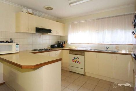 Property photo of 20 Lauren Close Dingley Village VIC 3172