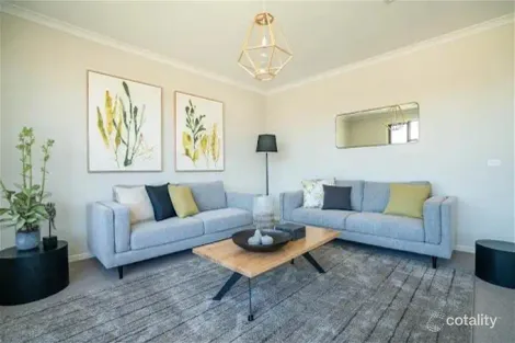 Property photo of 10 Smiths Lane Clyde North VIC 3978