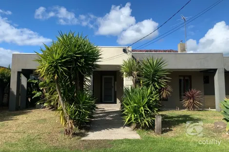 2 Savage St, Pakenham, VIC 3810