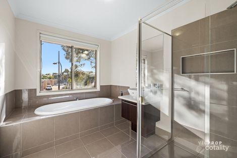Property photo of 39 Carpentaria Crescent Point Cook VIC 3030