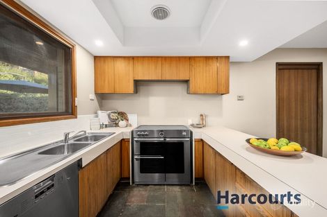 Property photo of 17 Deanswood Close Wantirna South VIC 3152