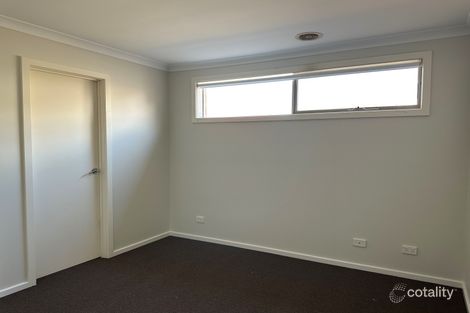 Property photo of 63 Gillingham Crescent Craigieburn VIC 3064
