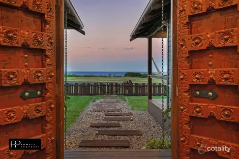 Property photo of 109 Sea Esplanade Burnett Heads QLD 4670