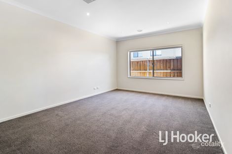 Property photo of 8 Tolkien Boulevard Officer VIC 3809