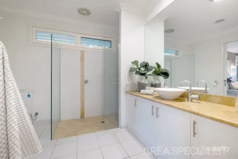 Property photo of 3 Bailey Place Mornington VIC 3931