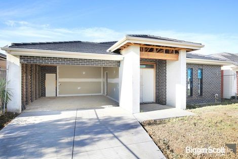 Property photo of 128 Wheelers Park Drive Cranbourne North VIC 3977