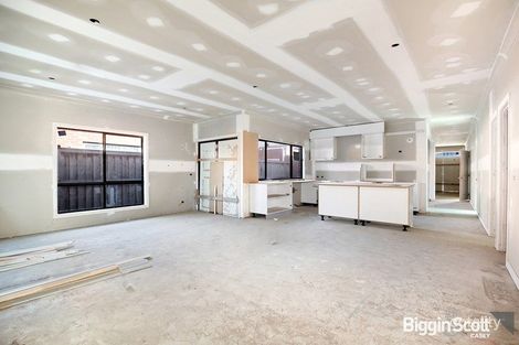 Property photo of 128 Wheelers Park Drive Cranbourne North VIC 3977