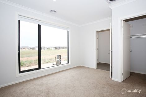 Property photo of 24 Argenta Parkway Tarneit VIC 3029