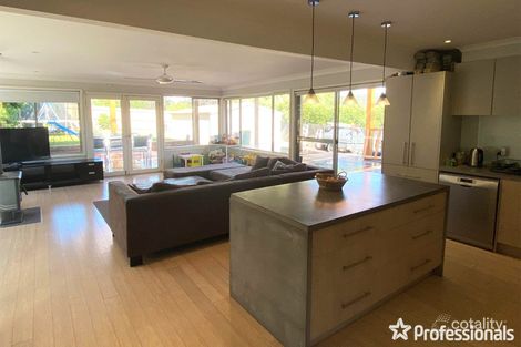 Property photo of 142 Hayrick Lane Mooroolbark VIC 3138