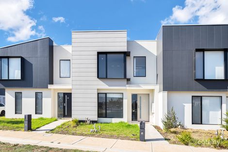 8 Odsal Walk, Strathtulloh, VIC 3338