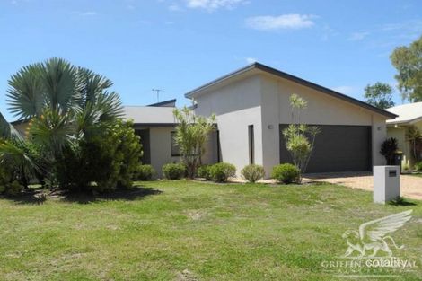 1 Yaraan Cres, Beachmere, QLD 4510
