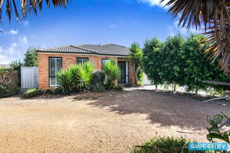 Property photo of 11 Girraween Place Caroline Springs VIC 3023