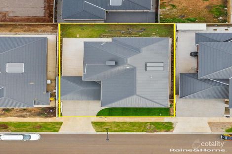 Property photo of 9 Pippen Loop Deanside VIC 3336