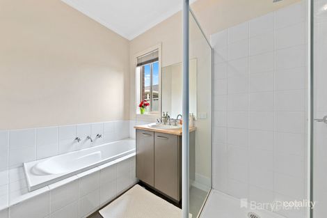 Property photo of 75 Oaklands Way Pakenham VIC 3810