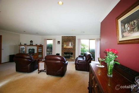 Property photo of 18 Horsham Crescent Alfredton VIC 3350
