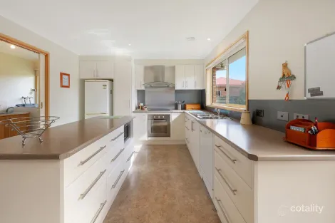 Property photo of 16 Lutana Grove Warrnambool VIC 3280