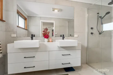 Property photo of 679 East Street East Albury NSW 2640