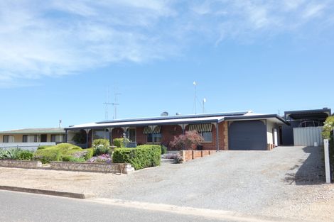 7 Hardwicke Cl, Point Turton, SA 5575