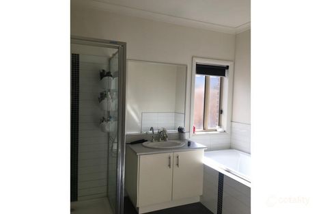 77 Vincent Dr, South Morang, VIC 3752