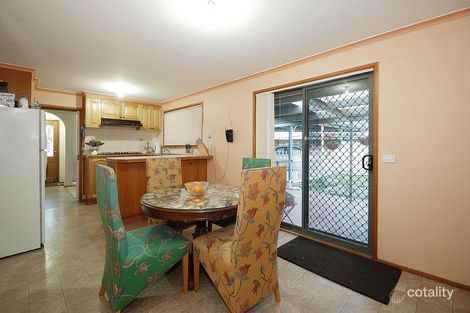 Property photo of 26 Gullquist Way Pakenham VIC 3810
