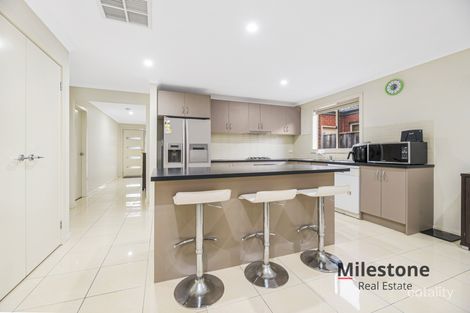 Property photo of 16 Olivebank Crescent Cranbourne North VIC 3977