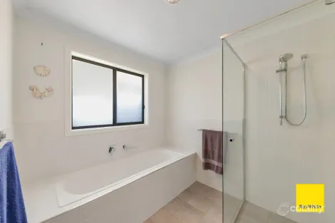 Property photo of 9 Deniston Circuit Bungendore NSW 2621