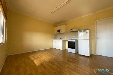 2/143 East St, The Gap, QLD 4825