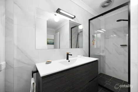 Property photo of 1/406 Pine Ridge Road Coombabah QLD 4216