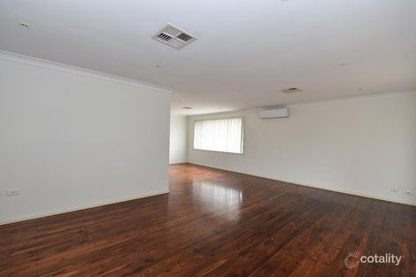 Property photo of 3 Cowan Place Prairiewood NSW 2176