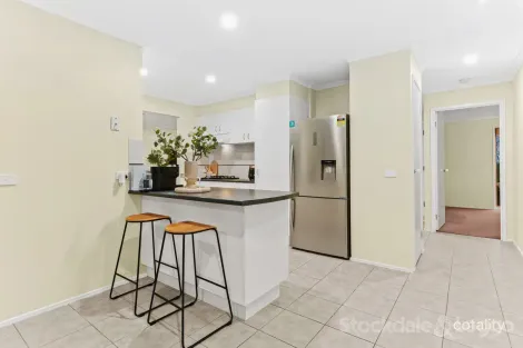 Property photo of 28 Hartsmere Drive Berwick VIC 3806