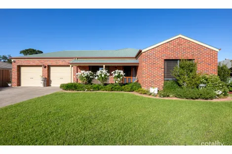 Property photo of 27 McDiarmid Place Glenroy NSW 2640