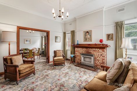 Property photo of 18 Valley Parade Glen Iris VIC 3146