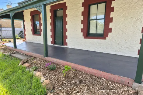 18 Cross St, Gladstone, SA 5473